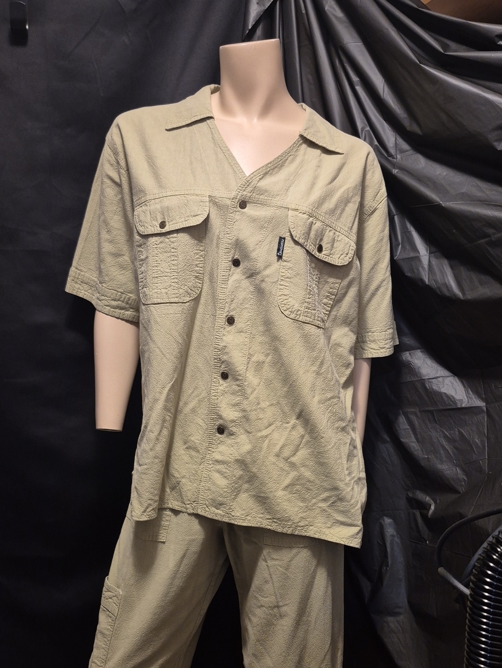 Men's Short-Sleeve Button-Up Shirt in Light Khaki